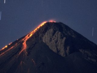 Observation du volcan Fuego depuis la base