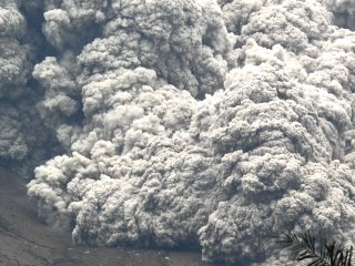 Approche et observation du volcan Sinabung